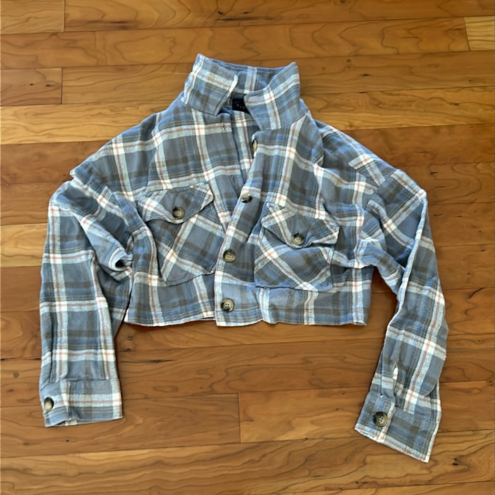 comfortable cropped flannel